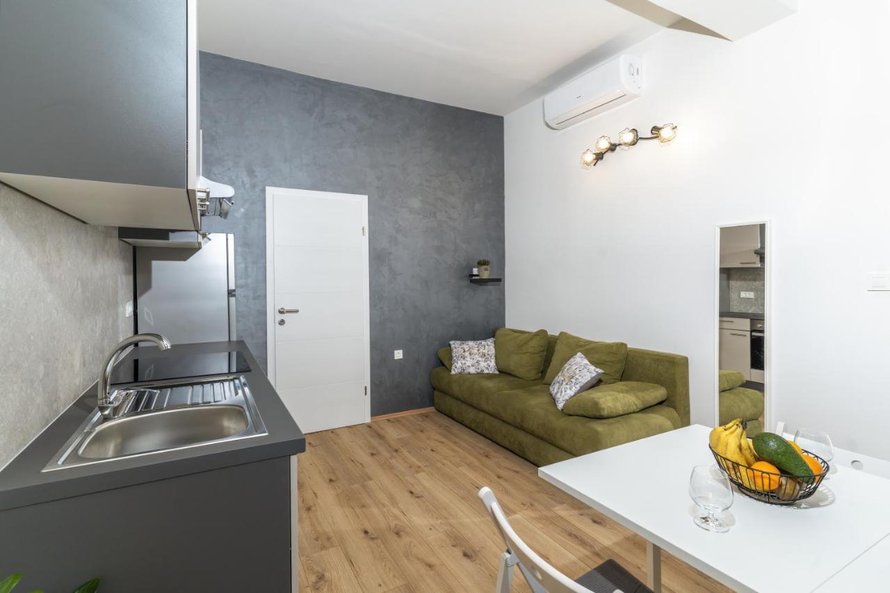 Stunning Apartment In Quiet Street Near Center With Free Parking 4 Floor 리예카 외부 사진