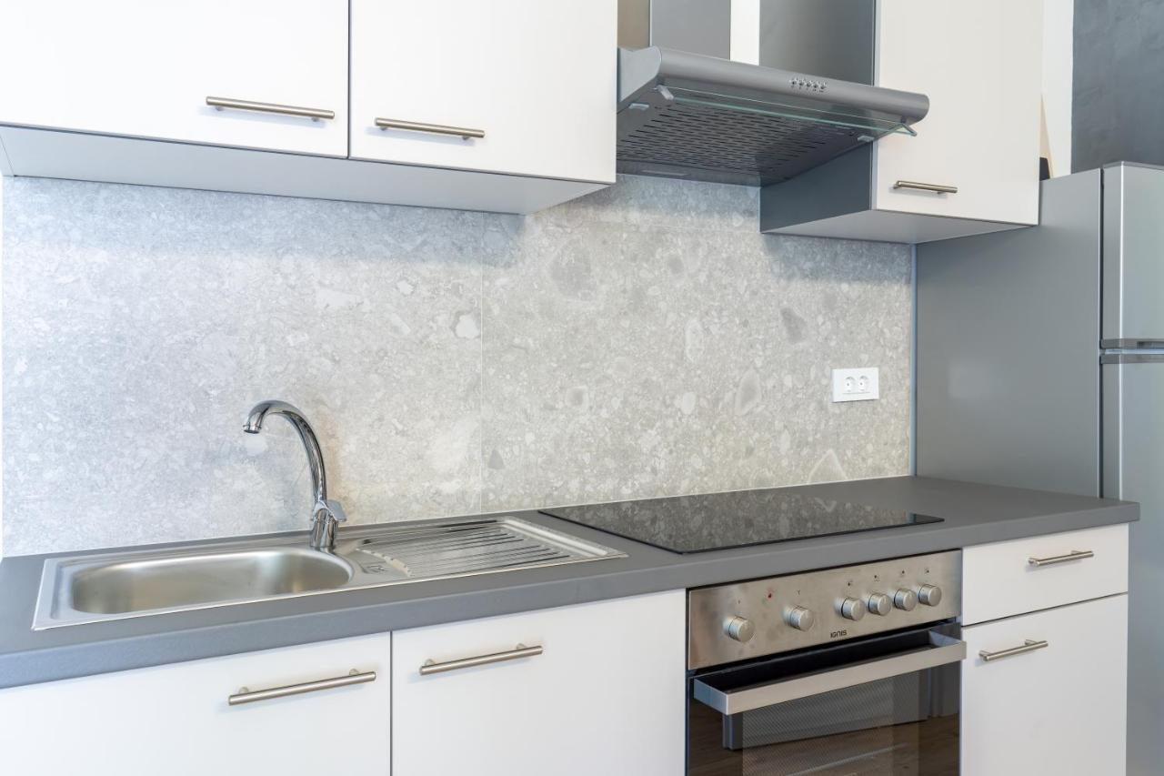 Stunning Apartment In Quiet Street Near Center With Free Parking 4 Floor 리예카 외부 사진