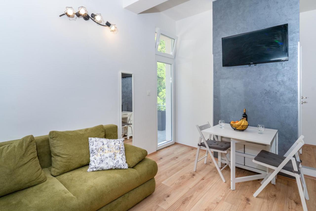 Stunning Apartment In Quiet Street Near Center With Free Parking 4 Floor 리예카 외부 사진