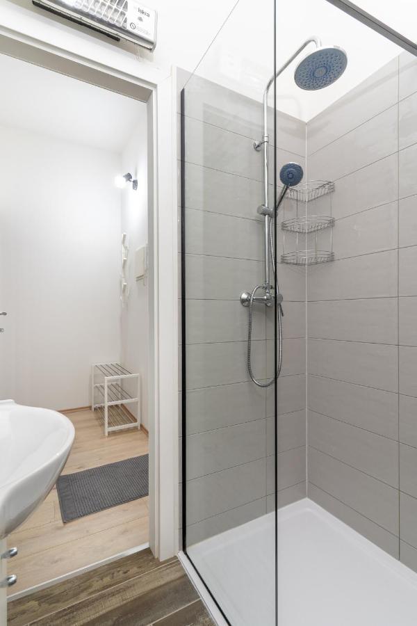 Stunning Apartment In Quiet Street Near Center With Free Parking 4 Floor 리예카 외부 사진