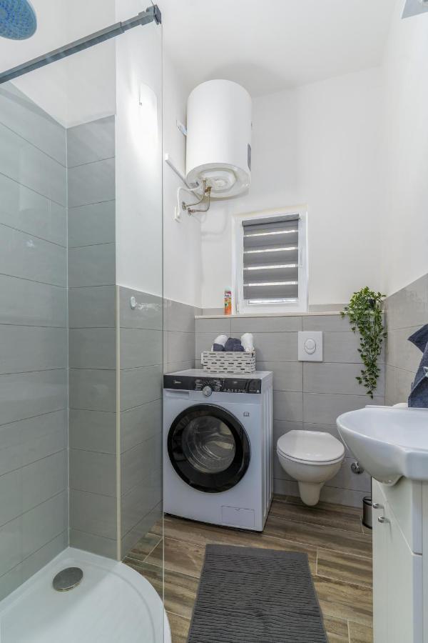 Stunning Apartment In Quiet Street Near Center With Free Parking 4 Floor 리예카 외부 사진