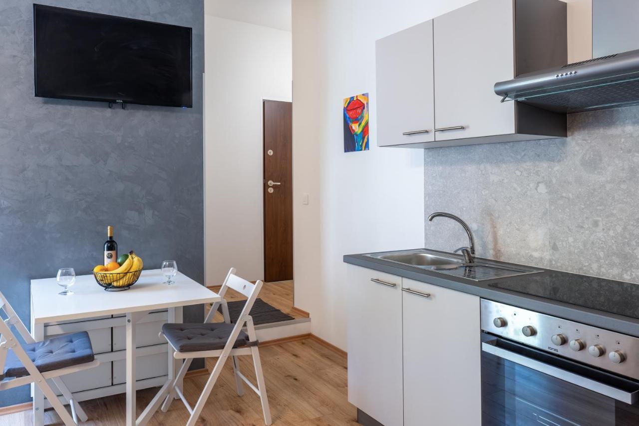 Stunning Apartment In Quiet Street Near Center With Free Parking 4 Floor 리예카 외부 사진